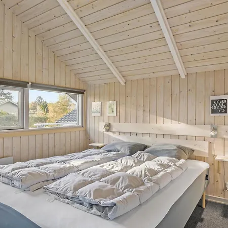 Vakantiehuis Front In With Sauna *